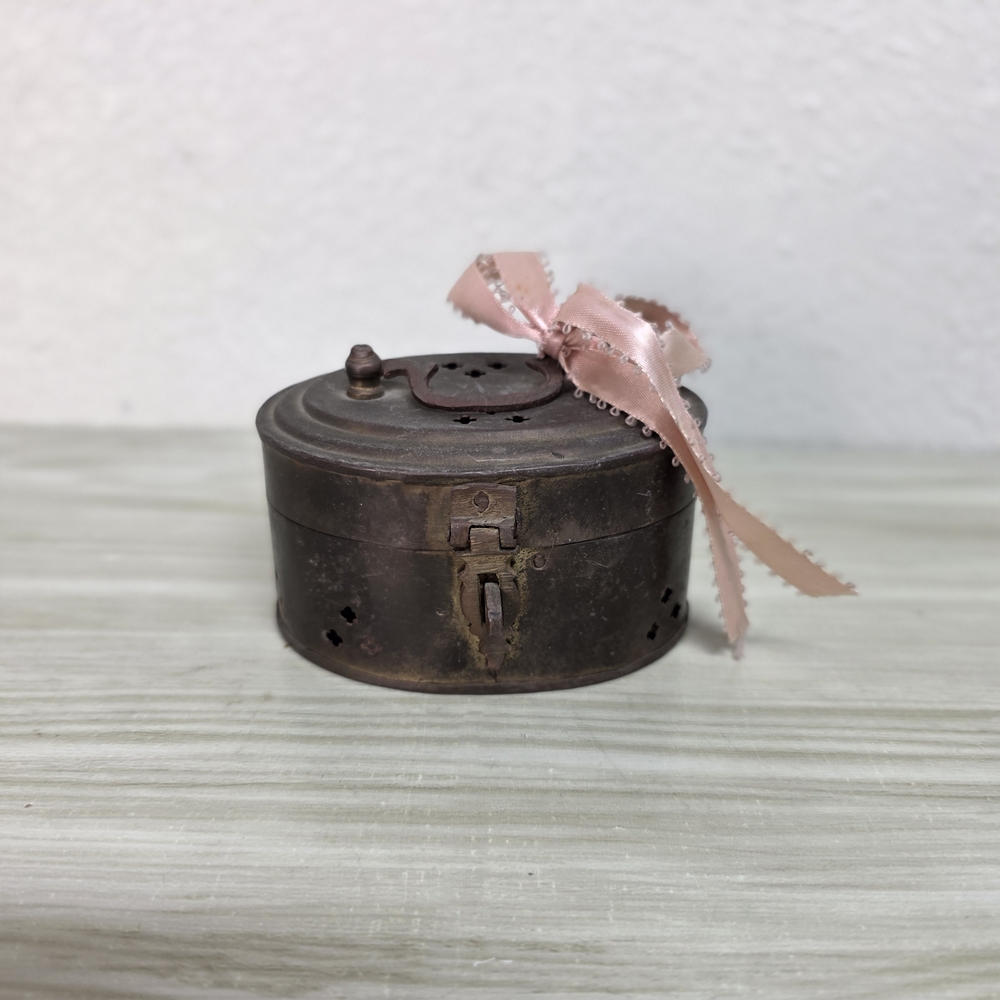 Cricket Tinker Brass Box Vintage Jewelry, Loose Change